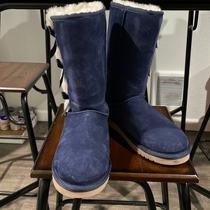 MID-SHAFT KOOLABURA by UGGS BOOTS (LOVINGLY USED)